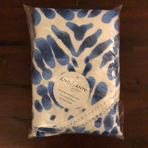 Enchante round towel - Picture 2 of 3